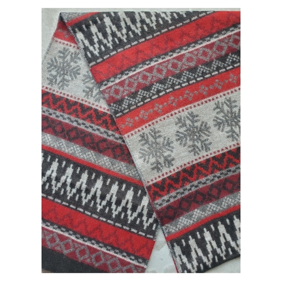 Winter and tribal print scarf - Picture 2 of 4